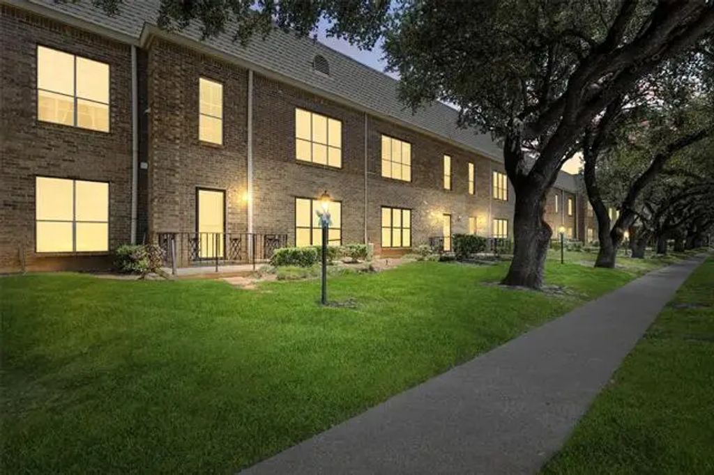 4438 Harlanwood Drive 212, Fort Worth