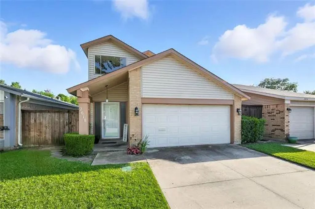 2618 Via Los Altos, Carrollton