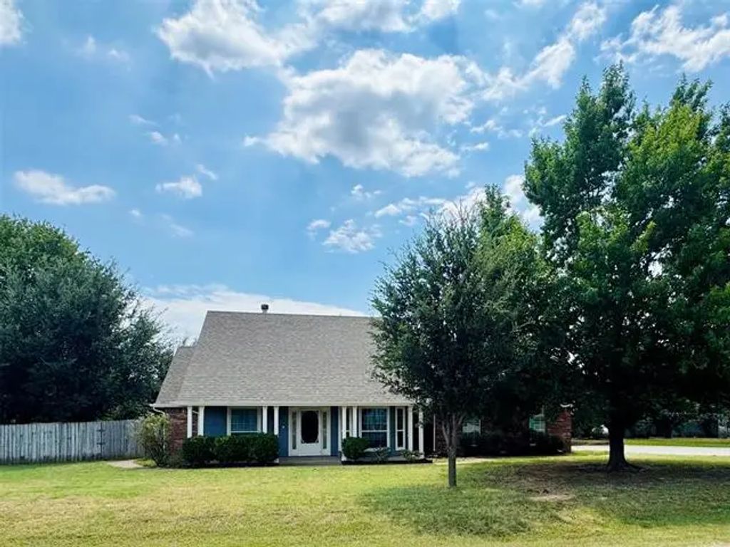 424 Green Meadow Drive, Boyd