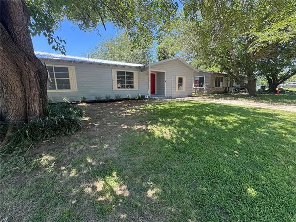 1715 Raylene Drive, Cleburne