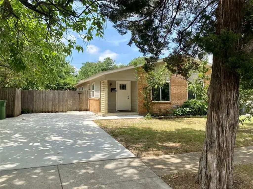 1513 Bellaire Drive, Grapevine