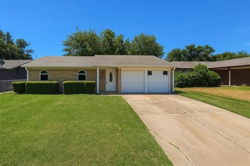 4516 Parkwood Drive, Forest Hill