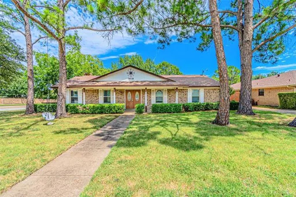 2618 Meadow Lake Drive, Grand Prairie