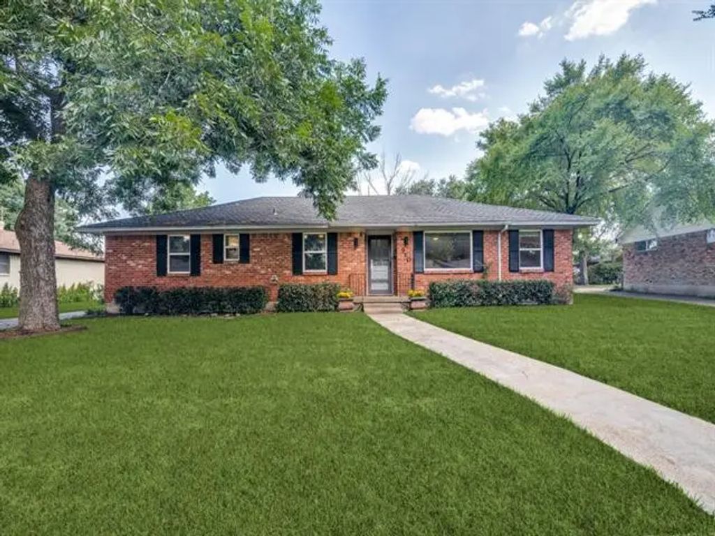 910 Worcester Lane, Garland