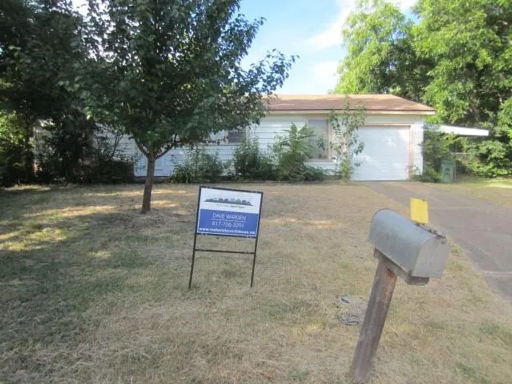 1400 Bates Court, Arlington