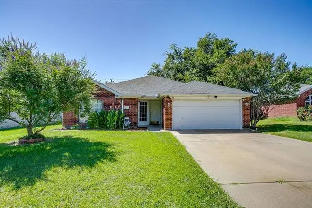 514 Fort Worth Street, Mansfield