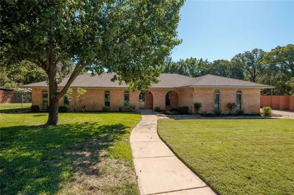 624 Cimarron Trail, Southlake