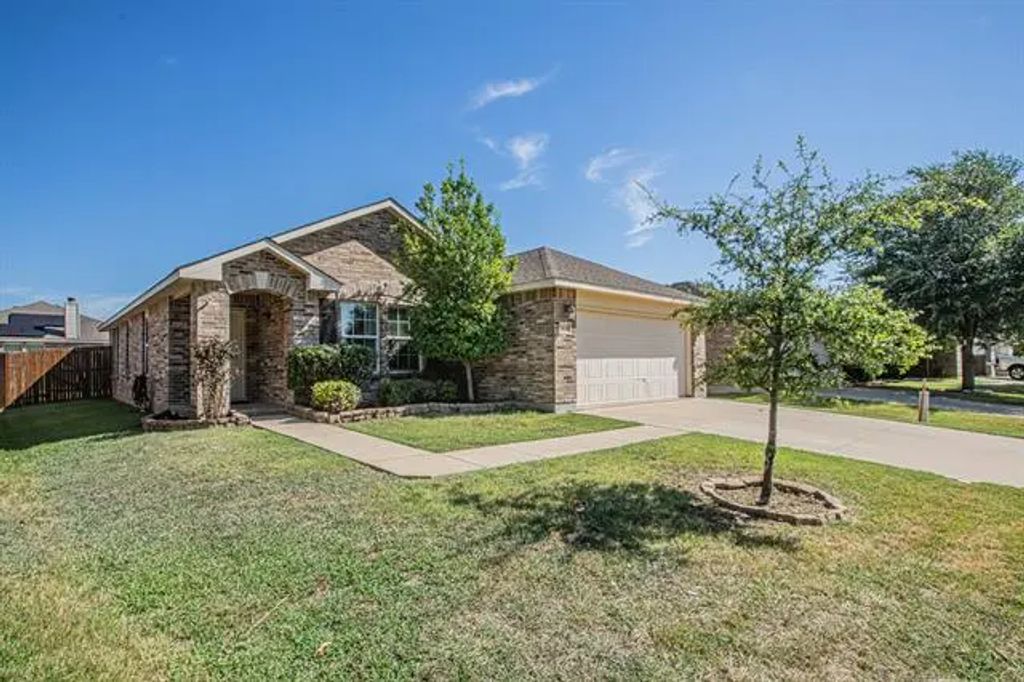 5804 Mirror Ridge Drive, Fort Worth