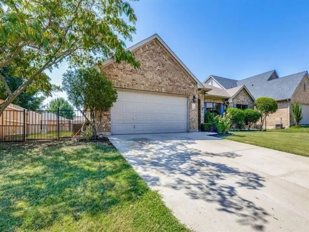 2609 Plains View Drive, Burleson