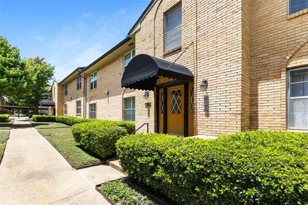 5829 Sandhurst Lane D, Dallas