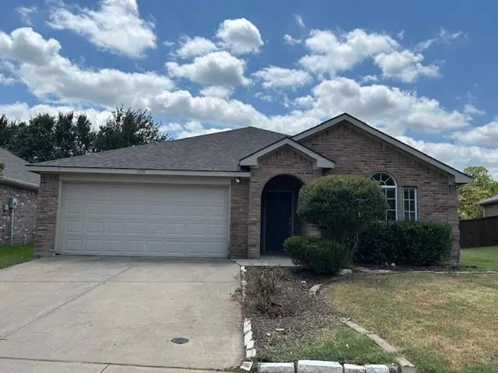 1136 Edgewater Drive, Azle