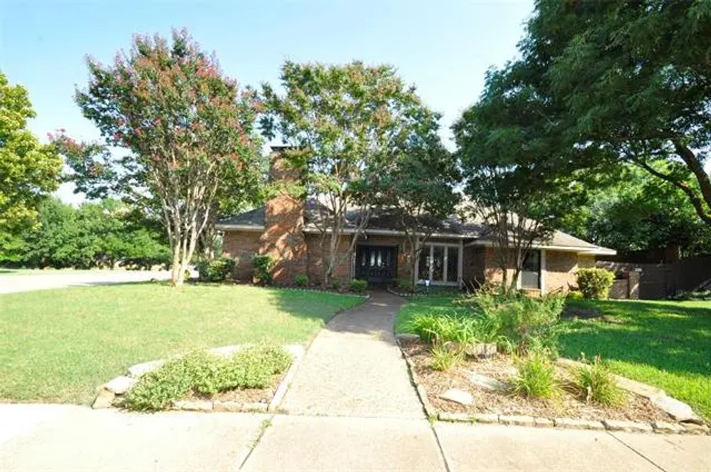 1700 Knob Hill Drive, Plano