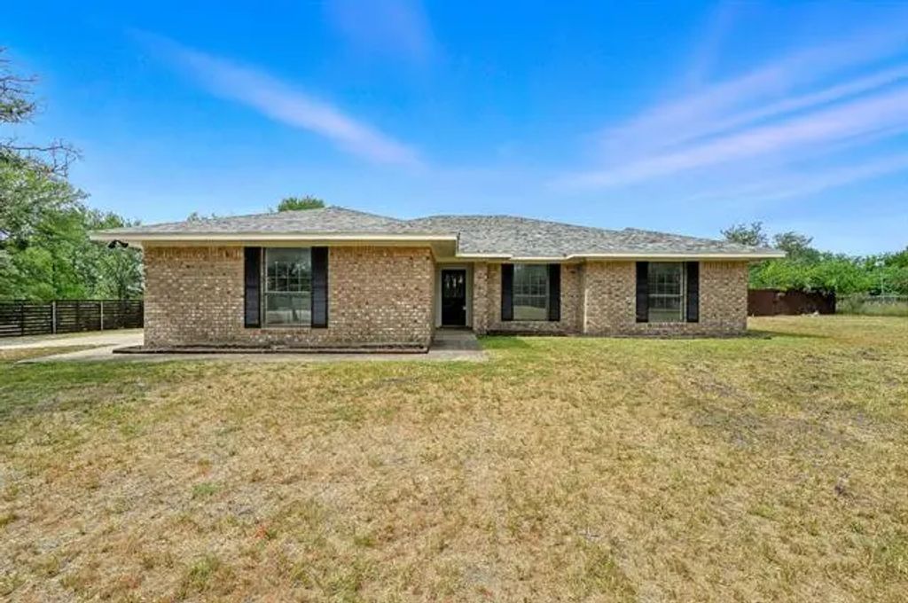 602 Valley Trail Drive, Weatherford