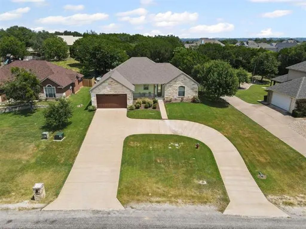 1950 Texas Drive, Glen Rose