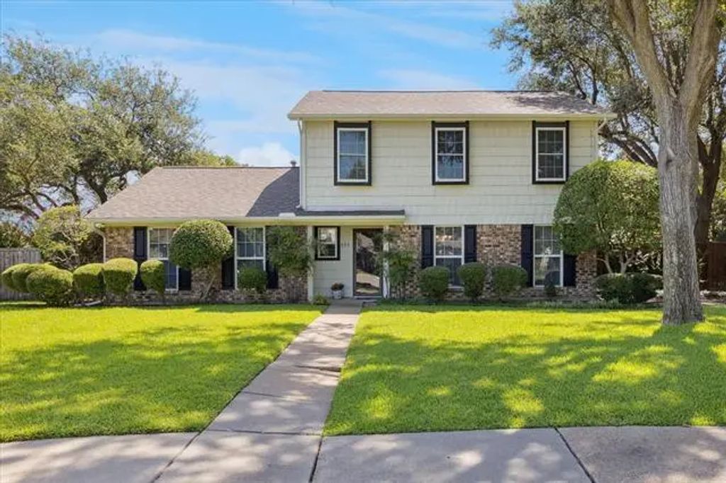 593 Julia Court, Lewisville