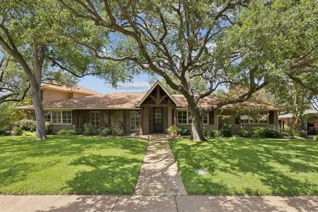 7119 Baxtershire Drive, Dallas