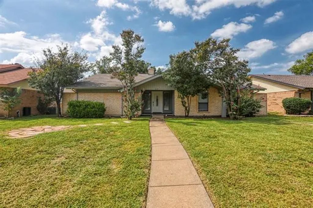 1034 Holland Drive, Garland