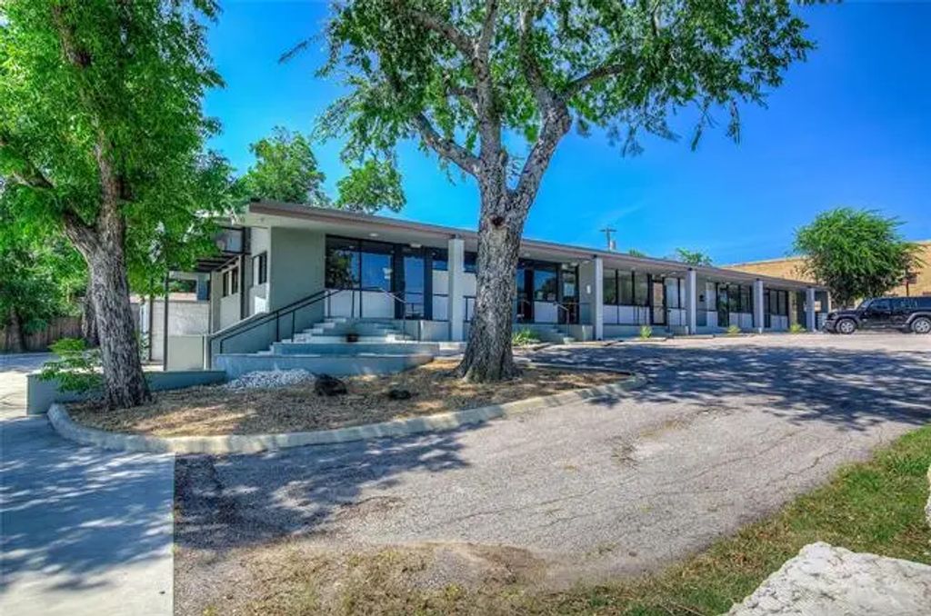 308 Nw Dolores Huerta Drive 1, Grand Prairie