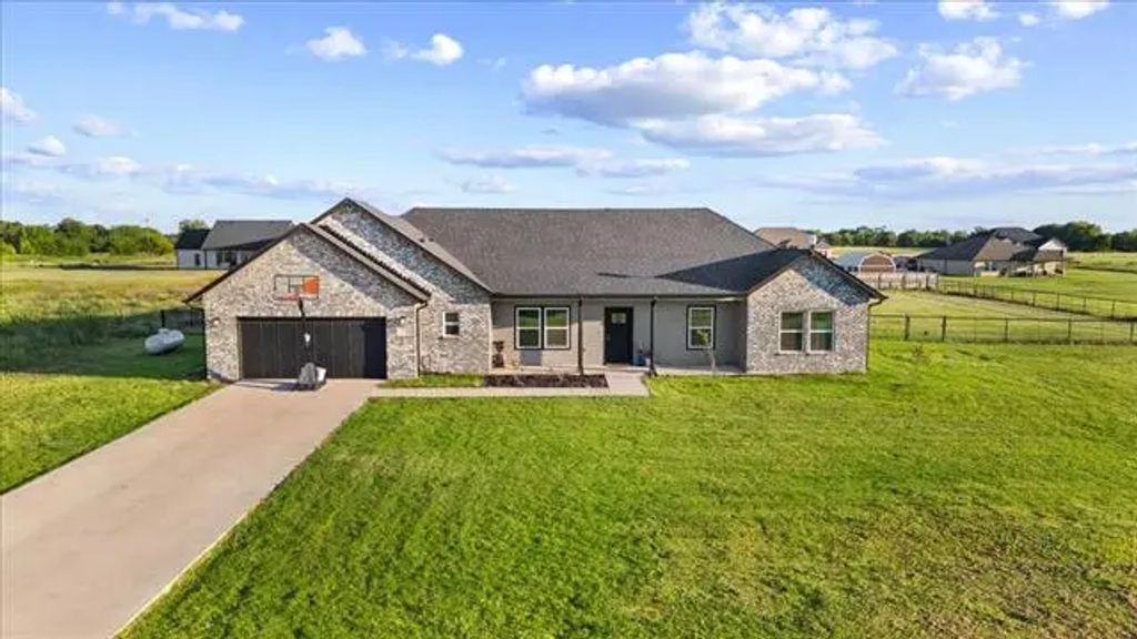 235 Private Road 5441, Point