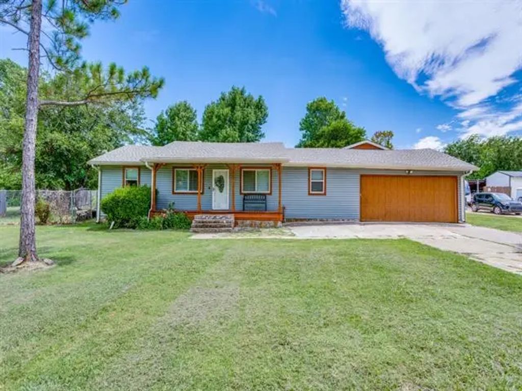 2105 Drain Drive, St. Paul