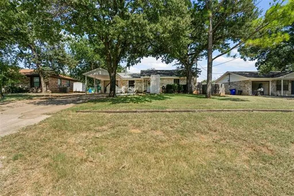 153 Rhoades Street, Azle