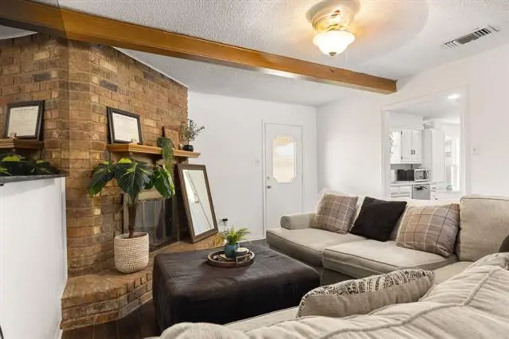 715 Post Drive, Hewitt