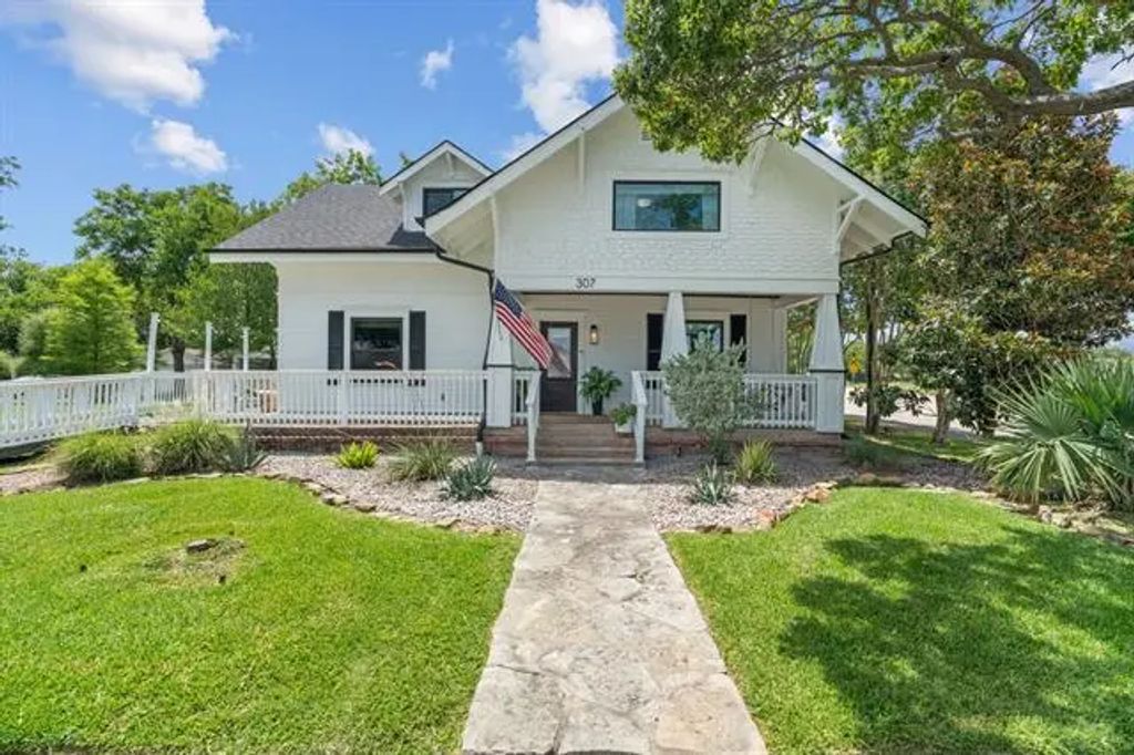 307 N Jackson Avenue, Wylie