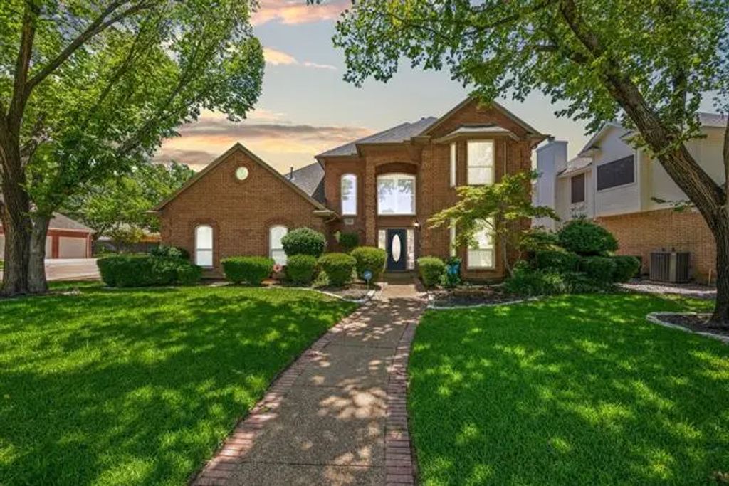 2508 Oak Brook Drive, Bedford