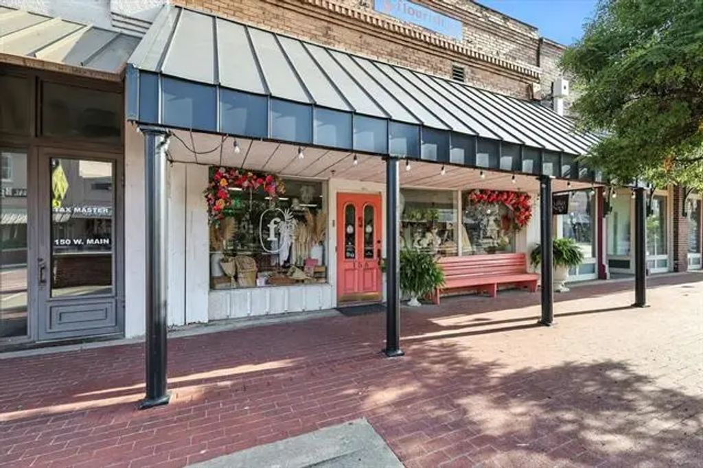 156 W Main Street, Lewisville