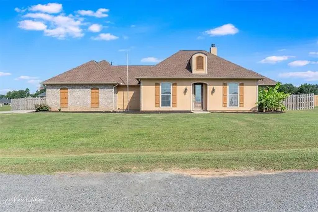 125 Ronnie Circle, Stonewall