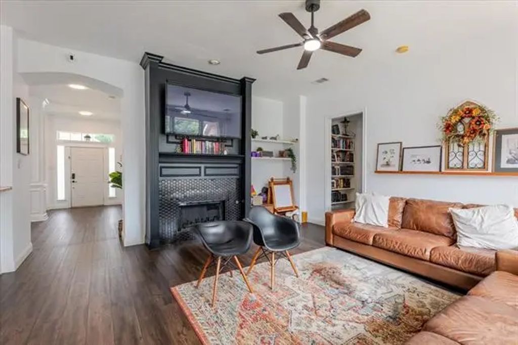 2209 Swallow Lane, Lewisville