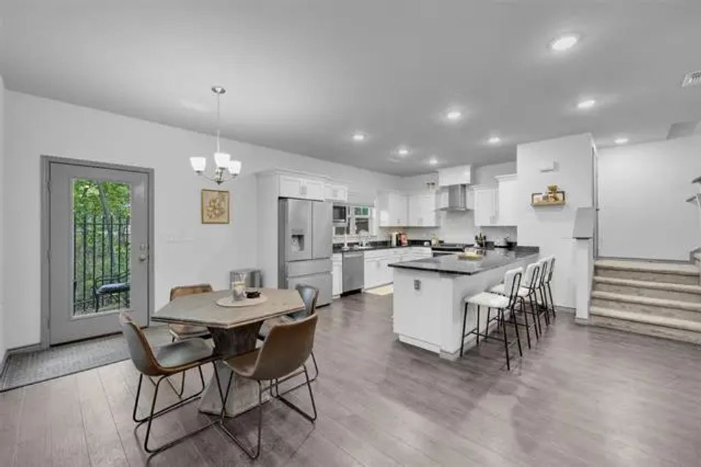 8705 Tudor Place, Dallas