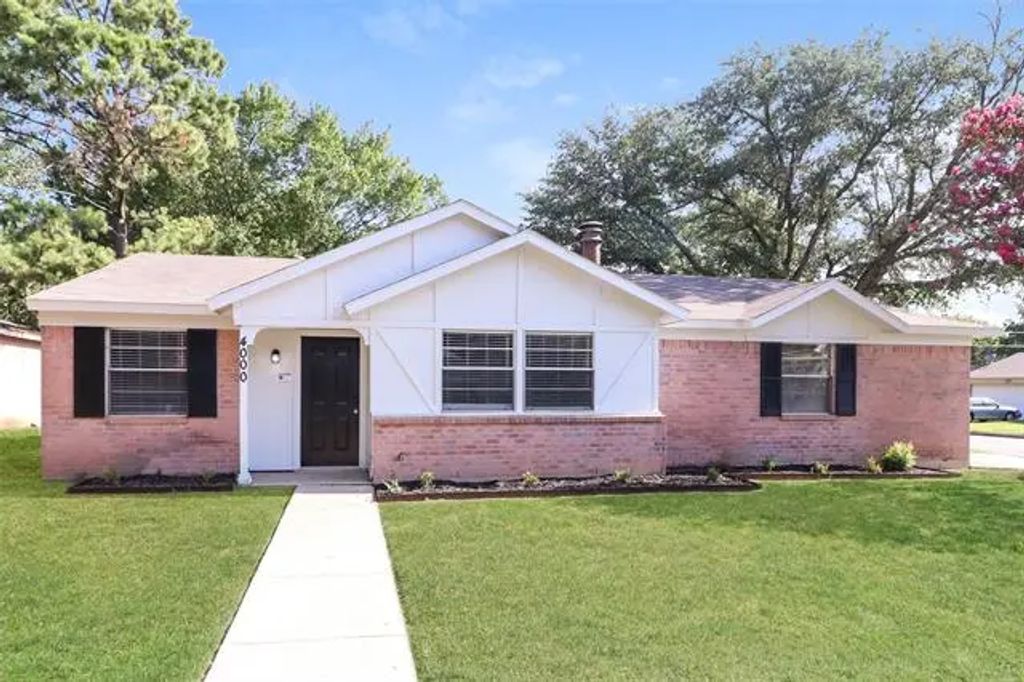 4000 School Hill Circle, Arlington