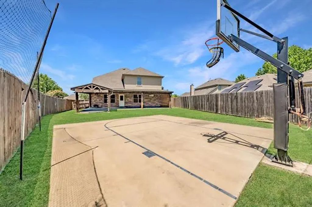 1816 Castle Creek Drive, Little Elm