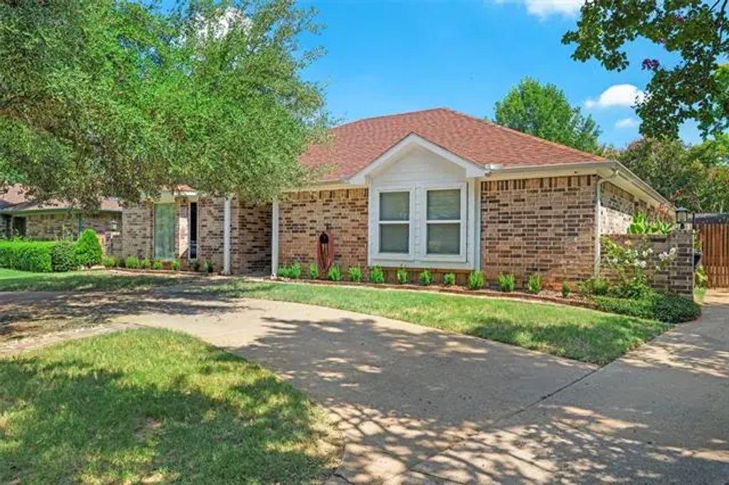 708 Gunnison Court, Arlington