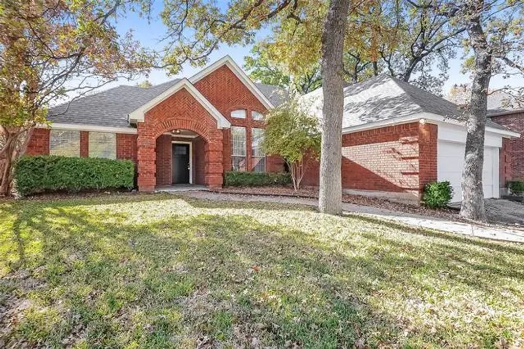 2157 S Winding Creek Drive, Grapevine