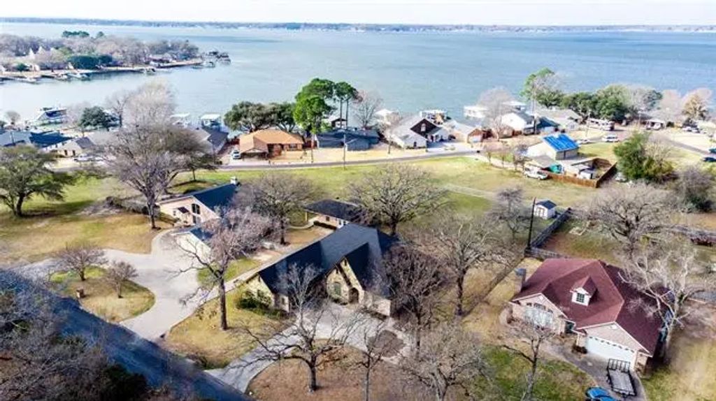 136 Spanish Trail, Gun Barrel City