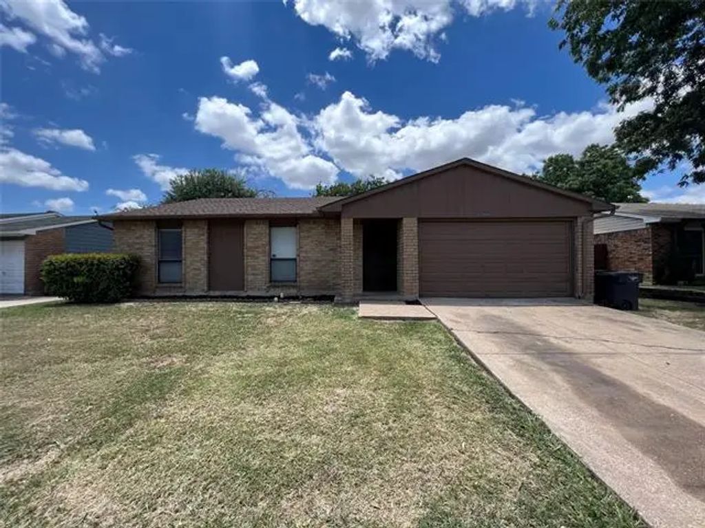 5809 Deerfoot Trail, Fort Worth