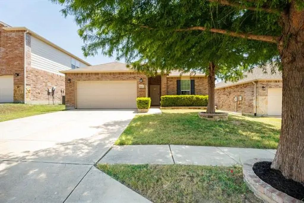 2428 Gelbray Place, Fort Worth