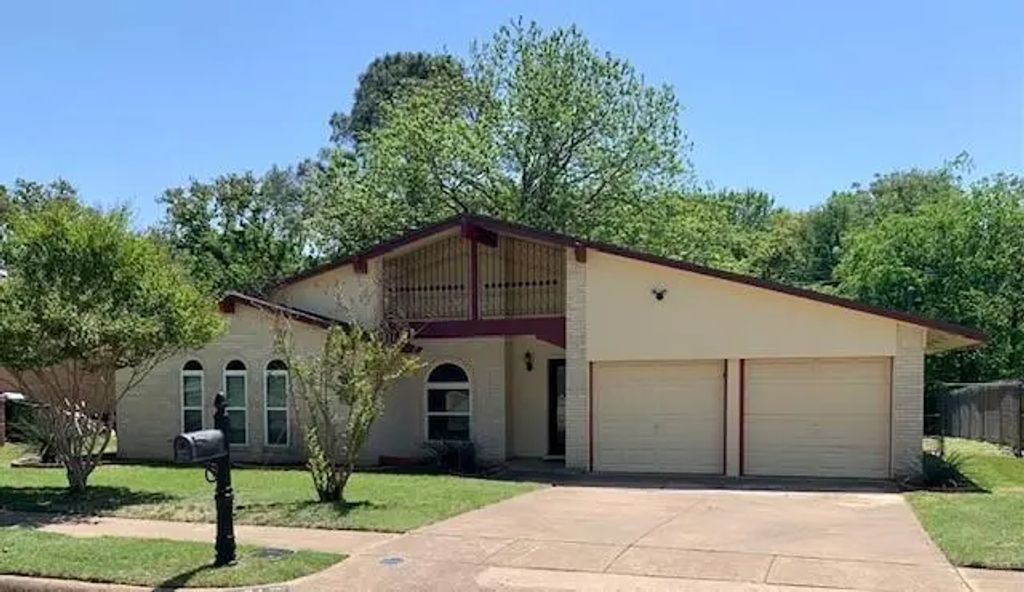 1724 Richmond Drive, Bedford