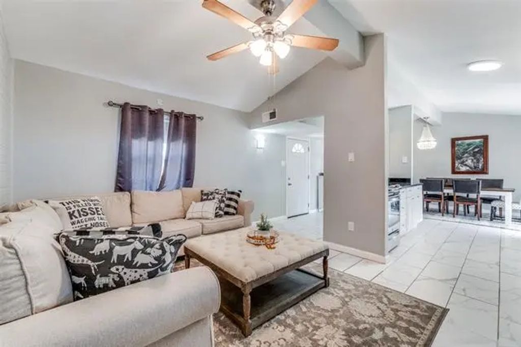 4214 Upland Way, Garland