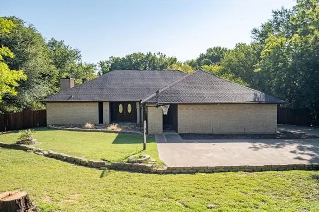 224 Pack Saddle Trail, Fort Worth