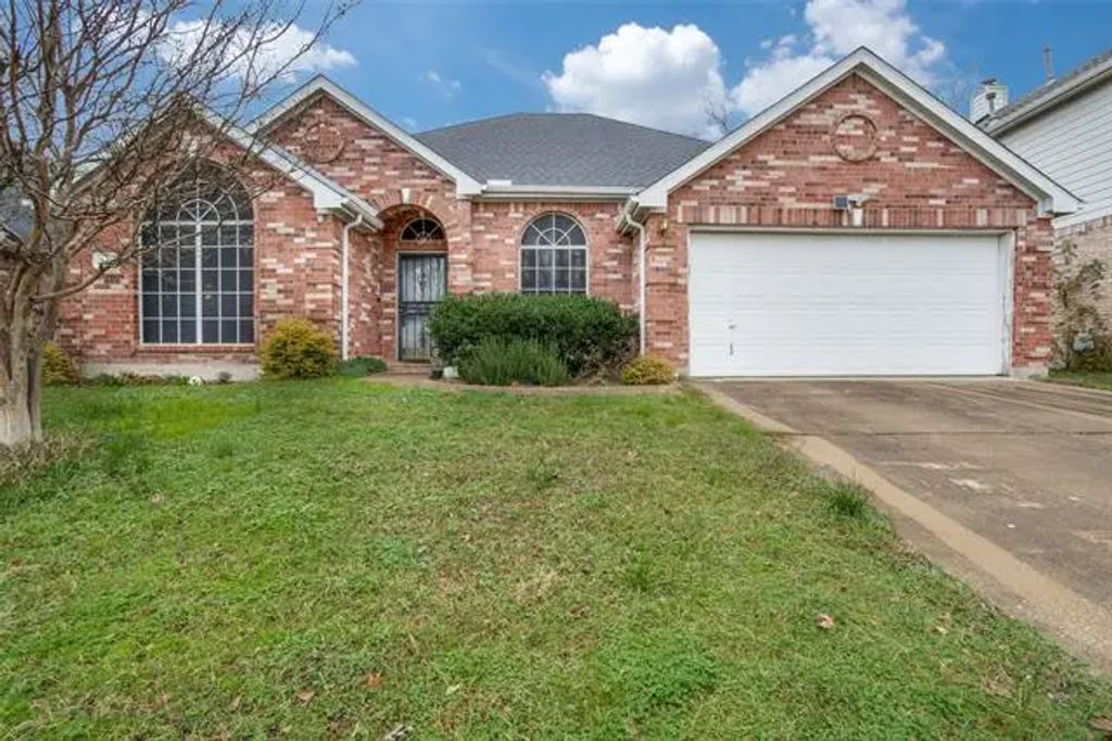 314 Swallowtail Court, Grand Prairie