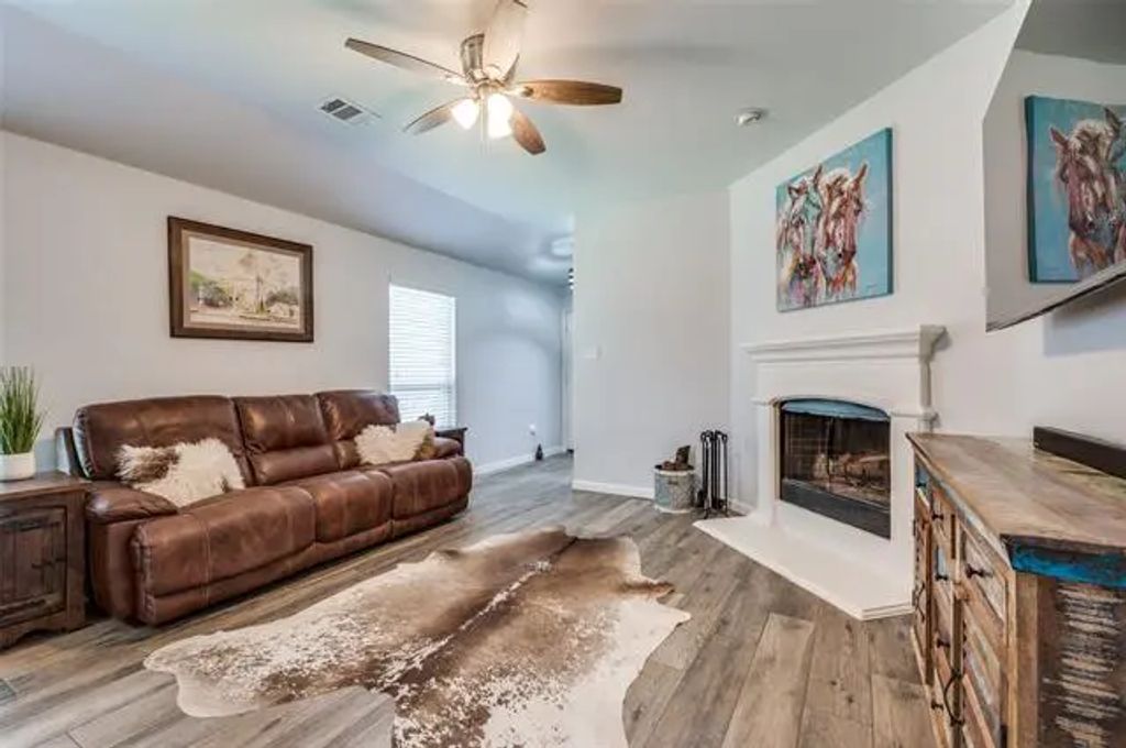 8725 Sierra Trail, Cross Roads