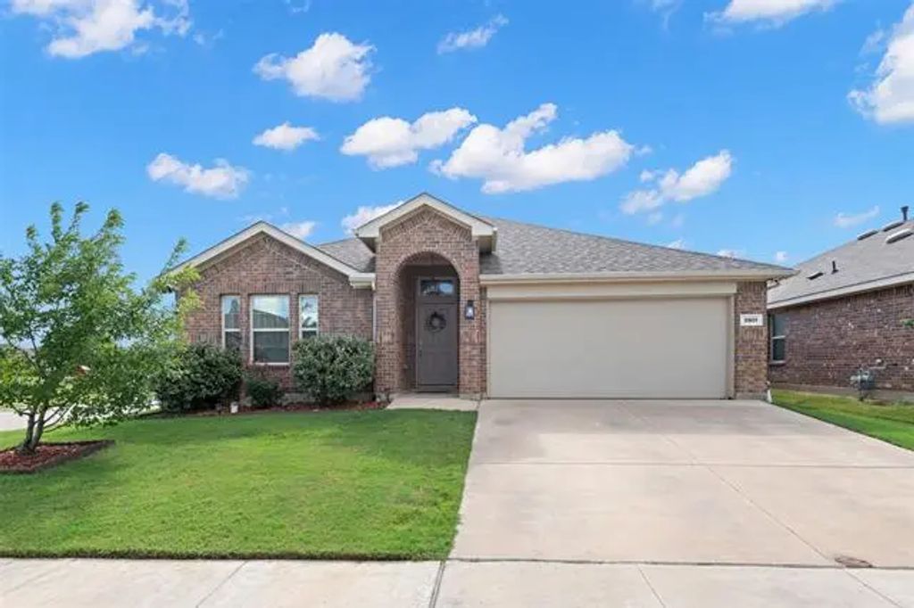 8901 Zubia Lane, Fort Worth