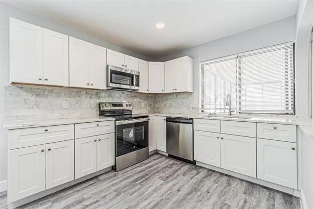 454 Brookview Drive, Garland