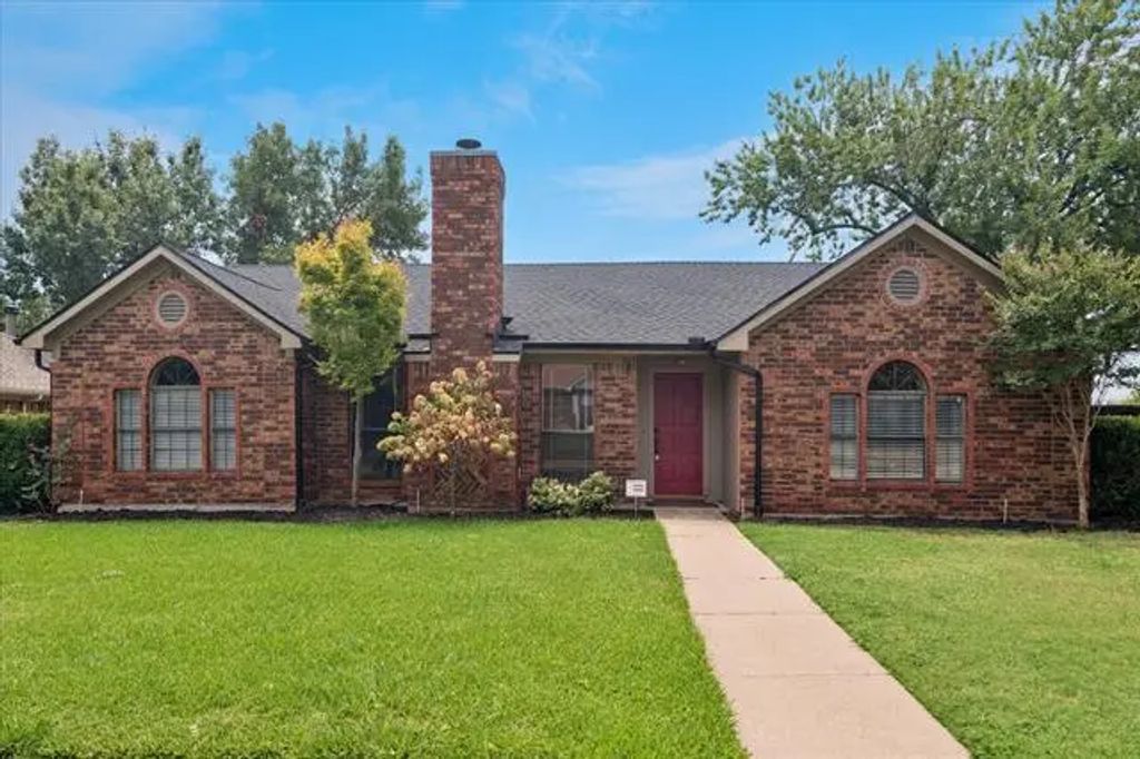 928 Ledgemont Drive, Plano