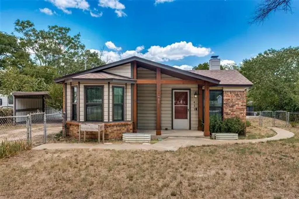 412 Calgary Road, Azle