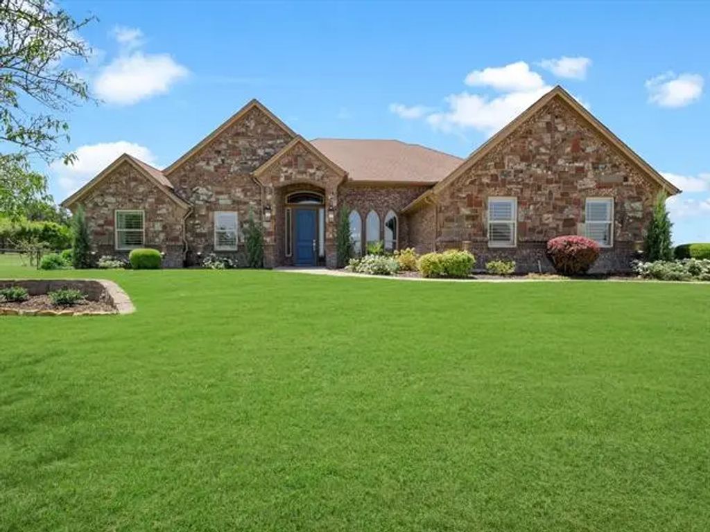 201 Sandstone Lane, Weatherford