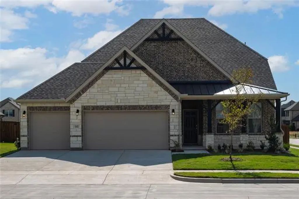 102 National Court, Forney